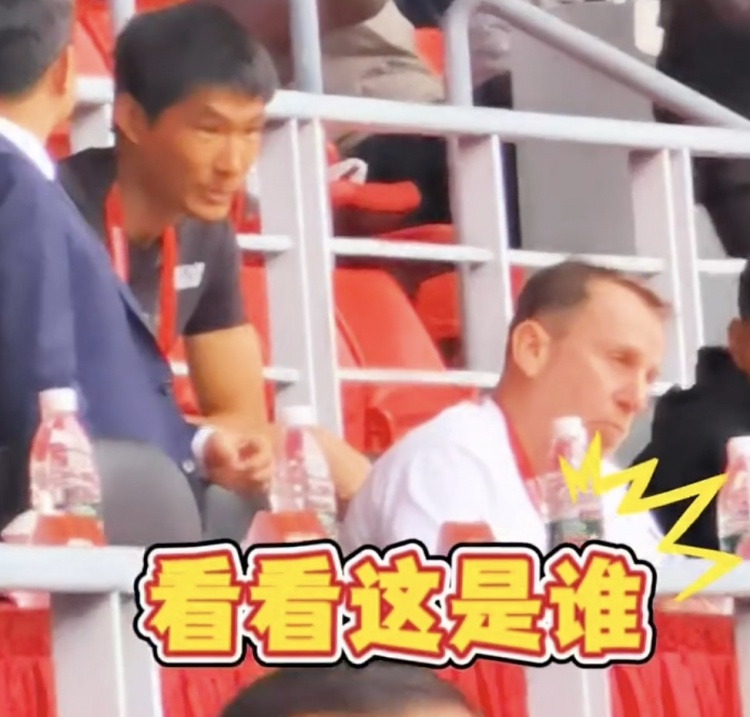 久爾杰維奇現(xiàn)身鹽城，現(xiàn)場(chǎng)觀看中國(guó)U22國(guó)足vs韓國(guó)