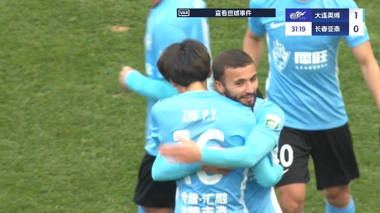 19歲朱鵬宇中超處子球！大連英博1-0領先長春亞泰，馬萊萊助攻