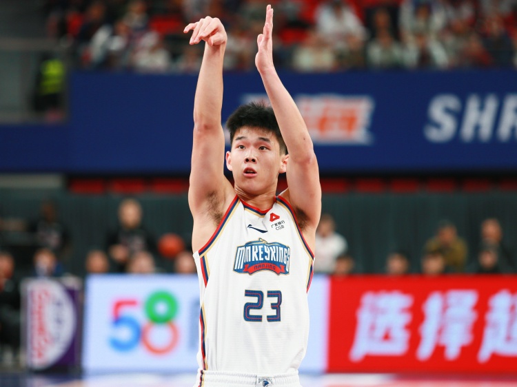 狀態(tài)可以！林葳半場8中5拿到13分1板1助