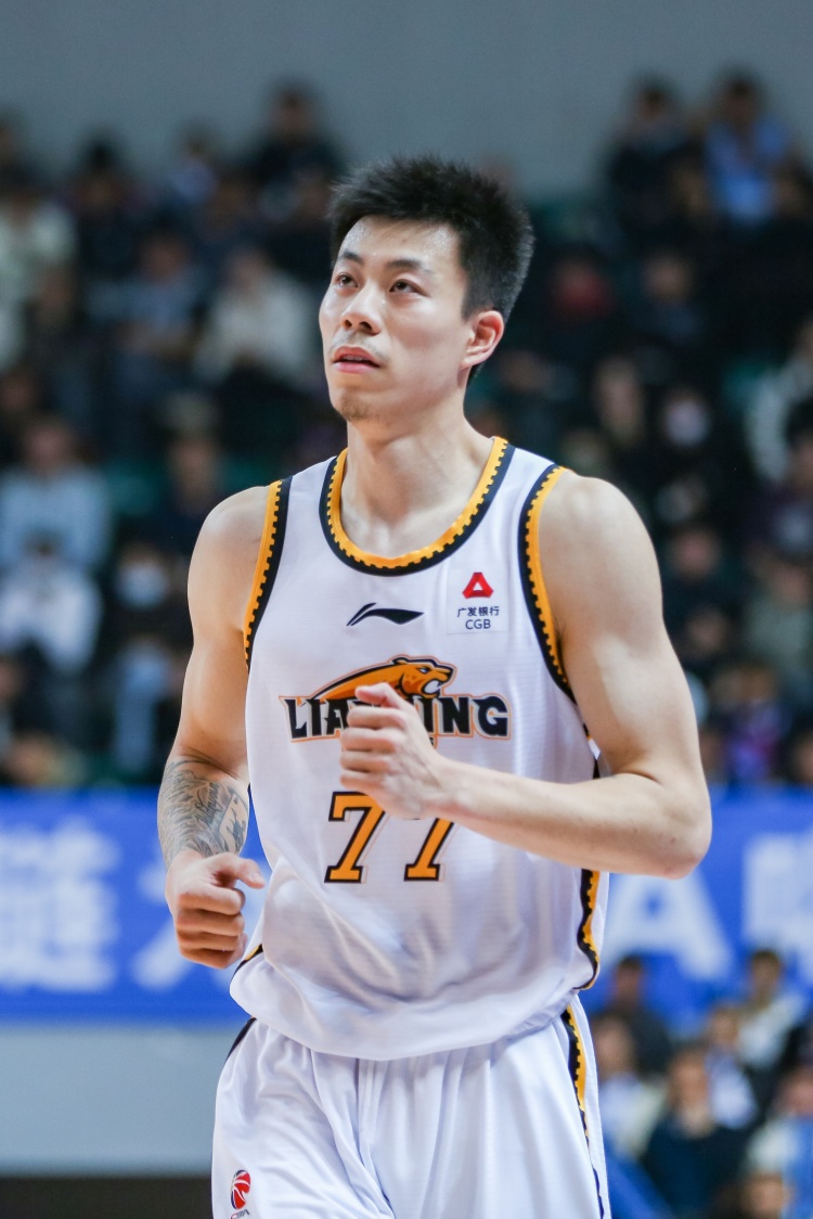 媒體人：張鎮(zhèn)麟、韓德君將因傷缺席今晚對陣北控的比賽