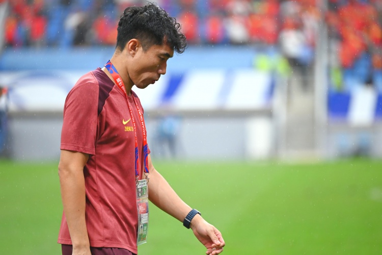 滬媒：單后腰讓國足防守承受更大壓力，若鄭智沒退役或能勝任