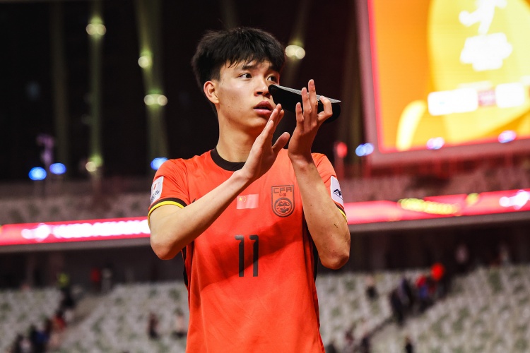 期待首秀！18歲王鈺棟入選中澳戰(zhàn)名單&穿11號，首進(jìn)國足正賽名單